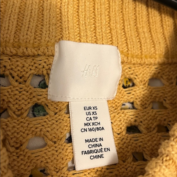 H&M Women's Mustard Open-Knit Crew Sweater cropped - Picture 7 of 7